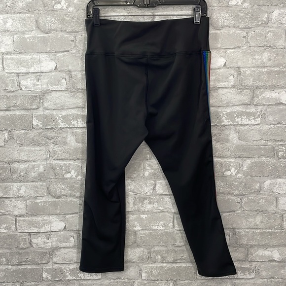 NY & Company High-Waisted Pocket Capri Legging Set - Rainbow-Stripe - Picture 8 of 16